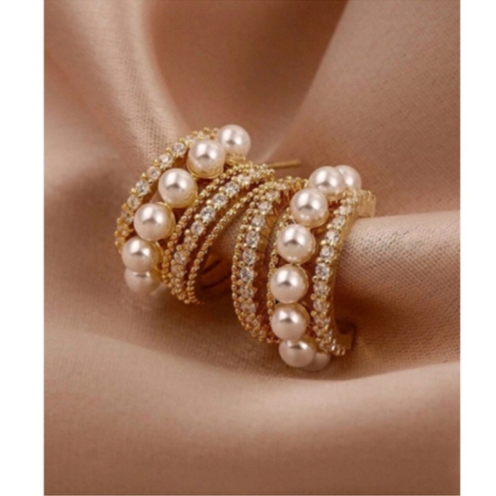 Avery Classy Pearl Cluster Cubic Zirconia Cuff Earrings-5 Star